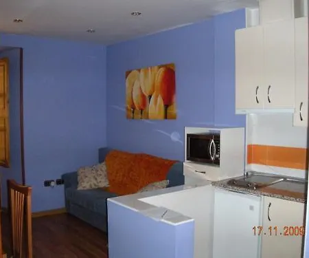 Santa Marina 아파트호텔 Cuéllar